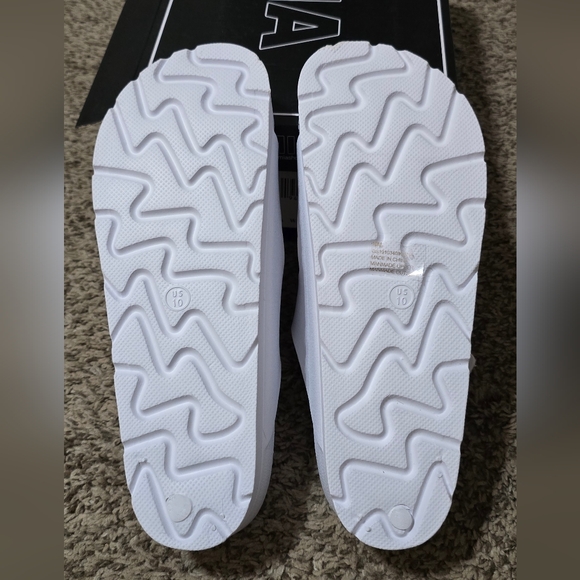 Mia platform slides - Picture 6 of 6